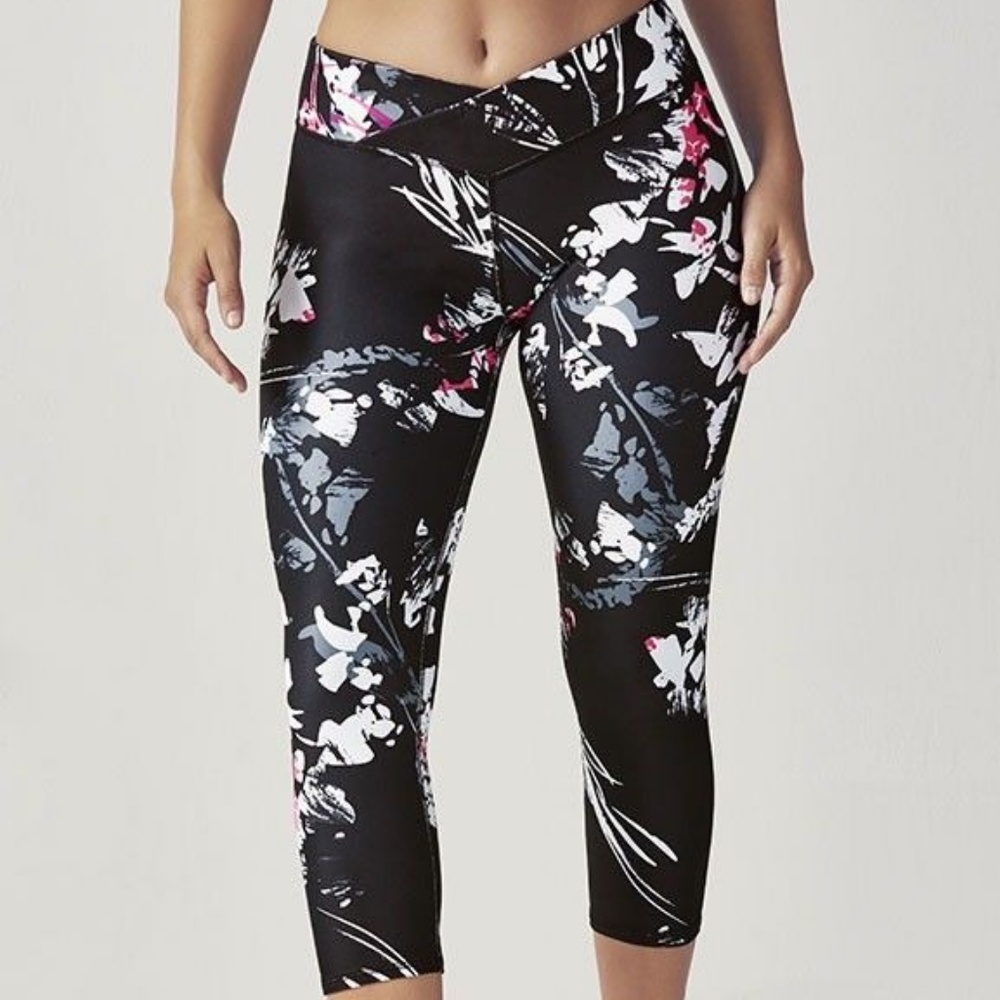 COPY - Fabletics Legging Capri Winn Mid Rise Multicolor